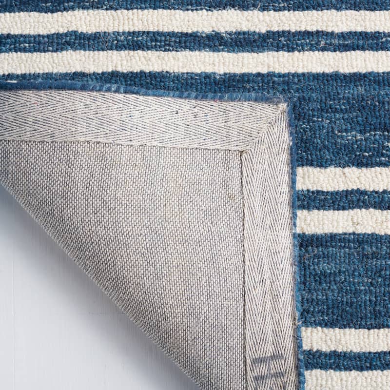 SAFAVIEH Handmade Metro Husnuye Stripe Wool Rug