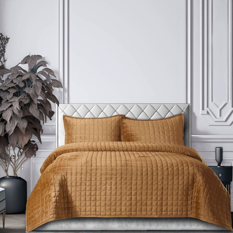 Florence Velvet Oversized Solid Quilt Set