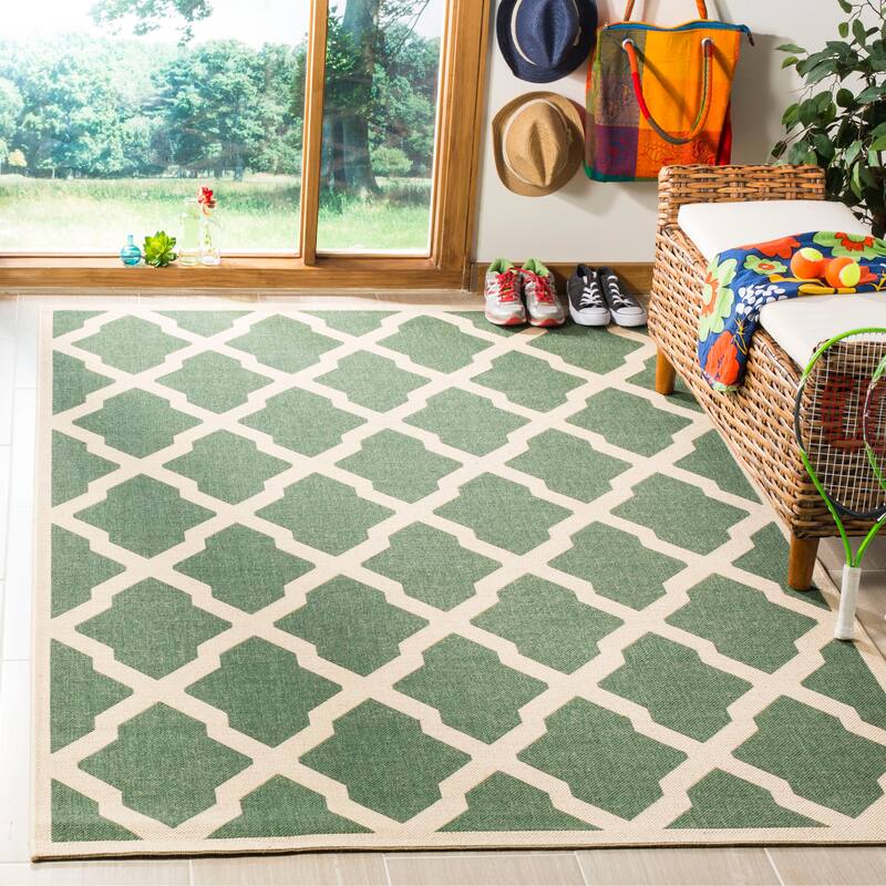 SAFAVIEH Linden Shirleyann Trellis Indoor/ Outdoor Patio Backyard Rug - 4' x 6' - Green/Creme