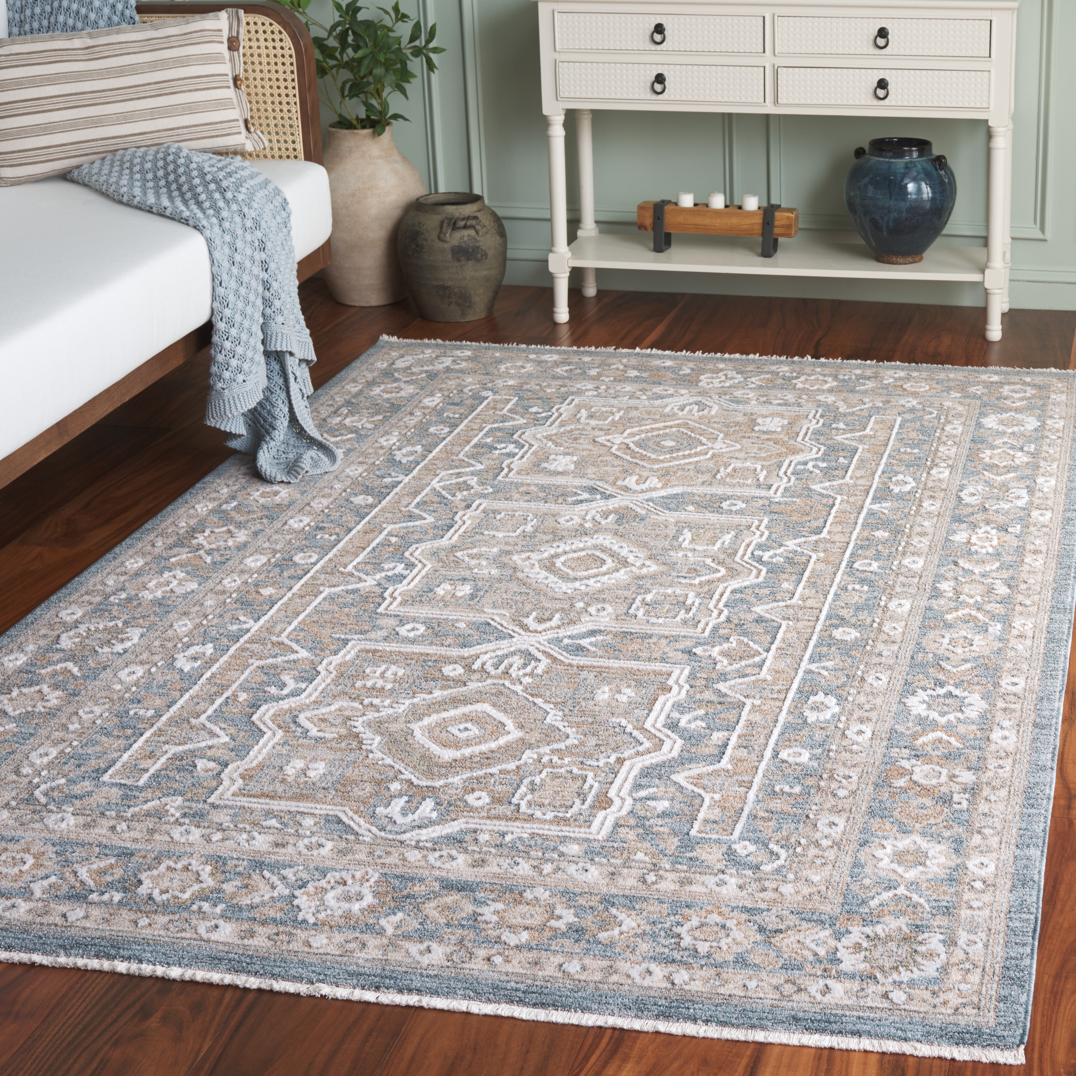 SAFAVIEH Finley Leoncia Traditional Oriental Rug