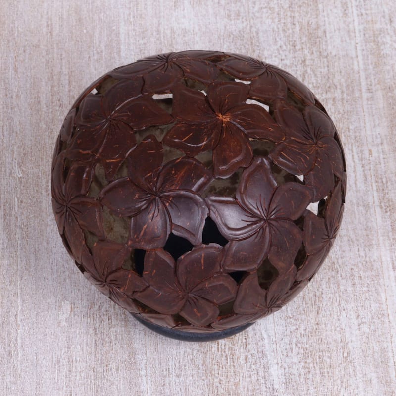 Handmade Jepun Haven Coconut shell sculpture (Indonesia) - 25 x 24 x 23
