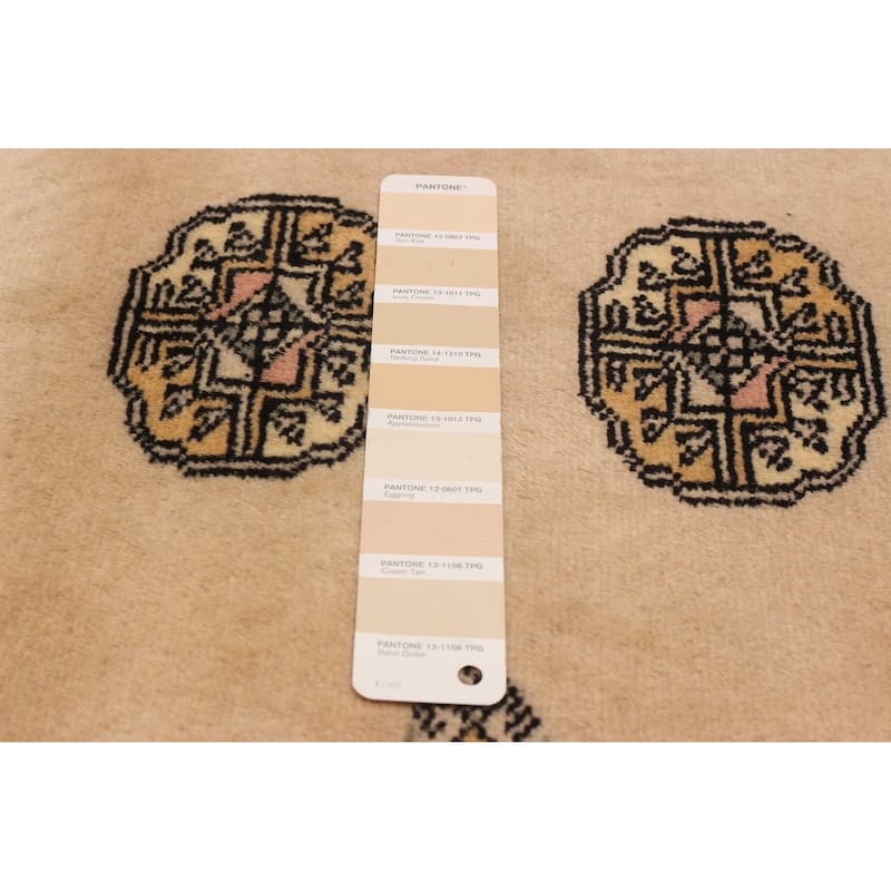 ECARPETGALLERY Hand-knotted Peshawar Bokhara Ivory Wool Rug - 2'8 x 6'3