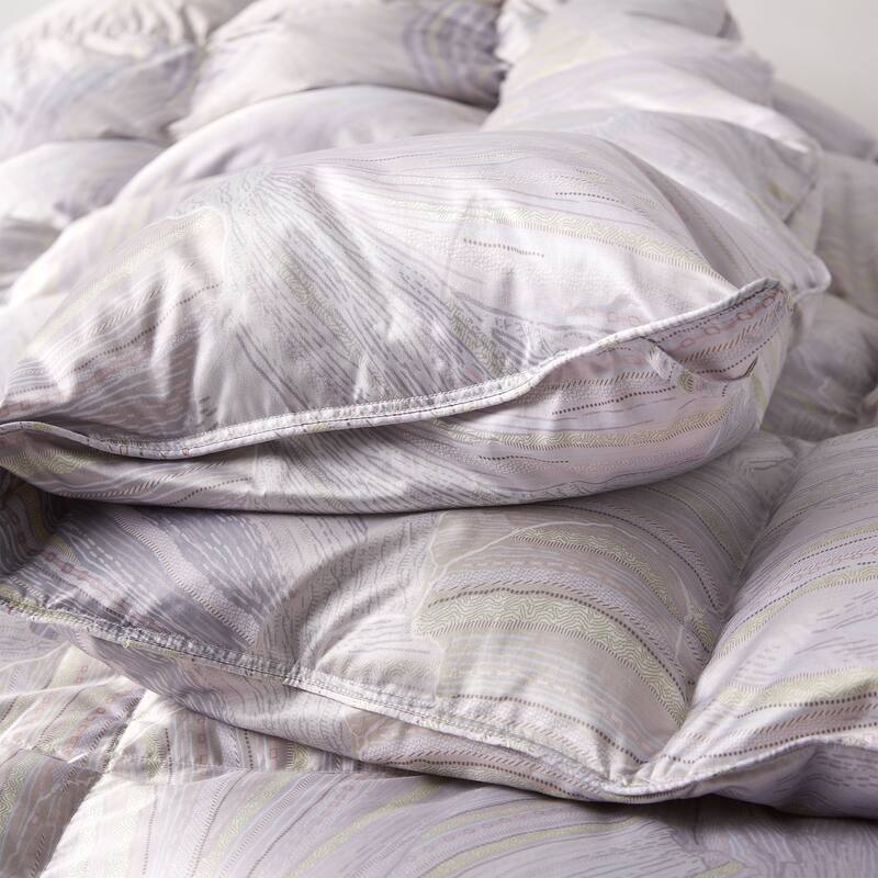 All Season luxurious Silk Covered 93% White Goose Down Comforter