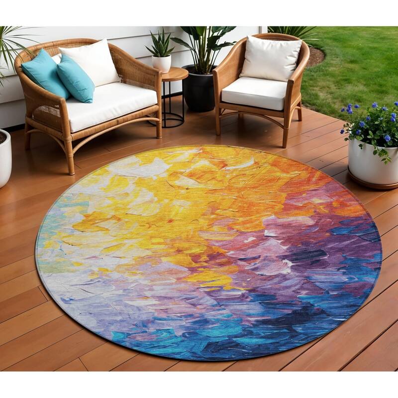 HomeRoots Abstract Transitional Rectangle Outdoor Rug - 8' Round
