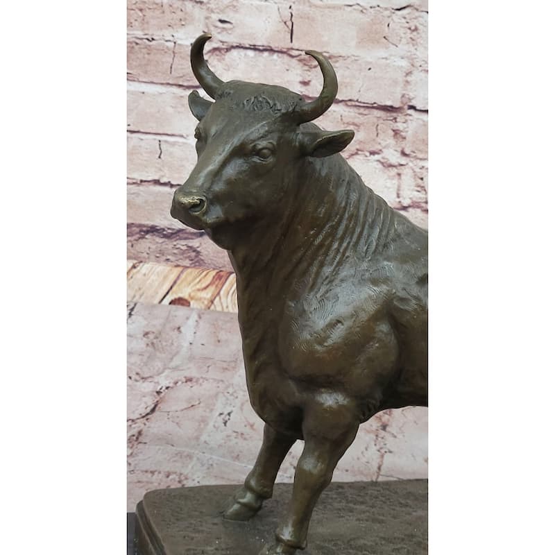 Majestic Bronze Bull By L. Bonheur – Timeless Animal Sculpture For Collectors