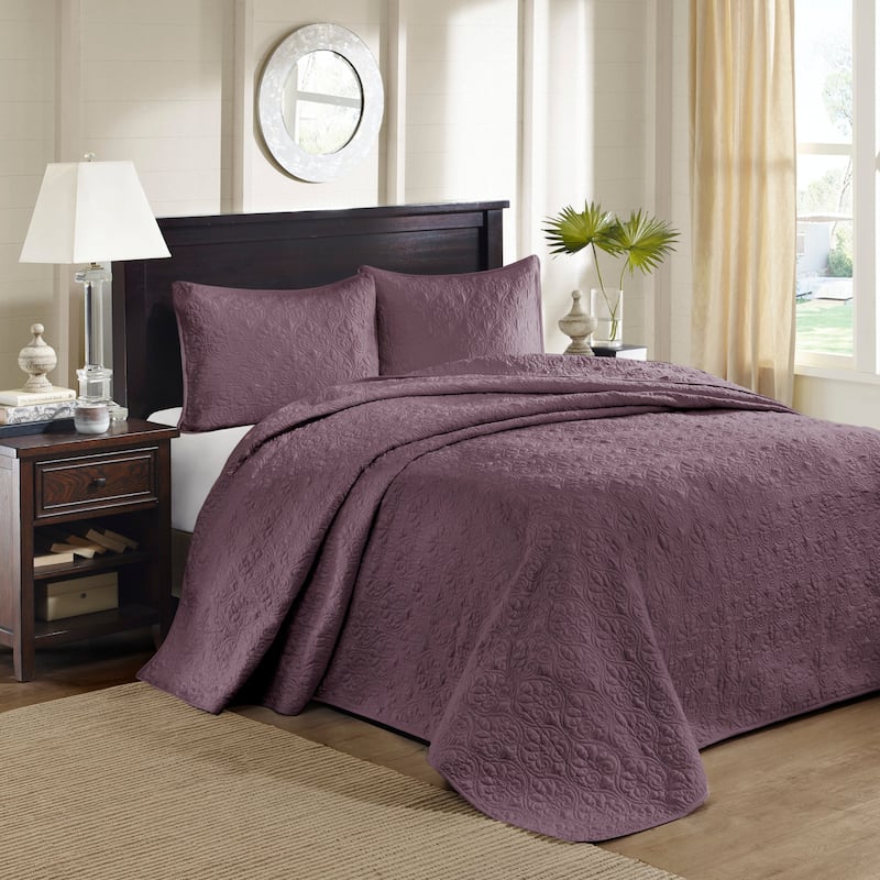 Madison Park Mansfield Reversible Oversized 3-piece Solid Texture Bedspread Quilt Set with Matching Shams