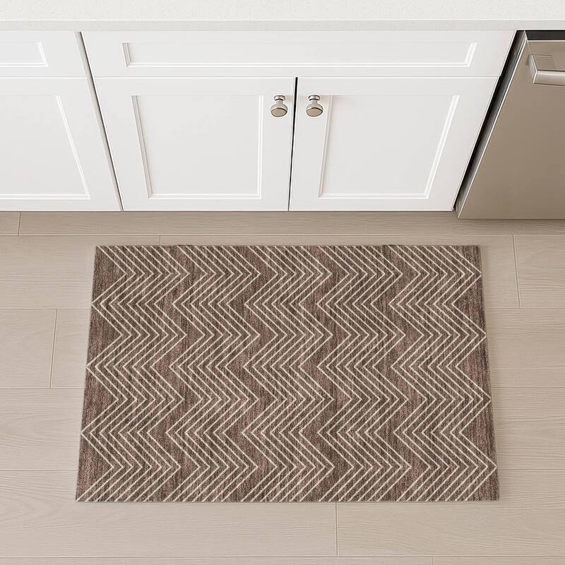Machine Washable Indoor/ Outdoor Modern Chevron Chantille Rug