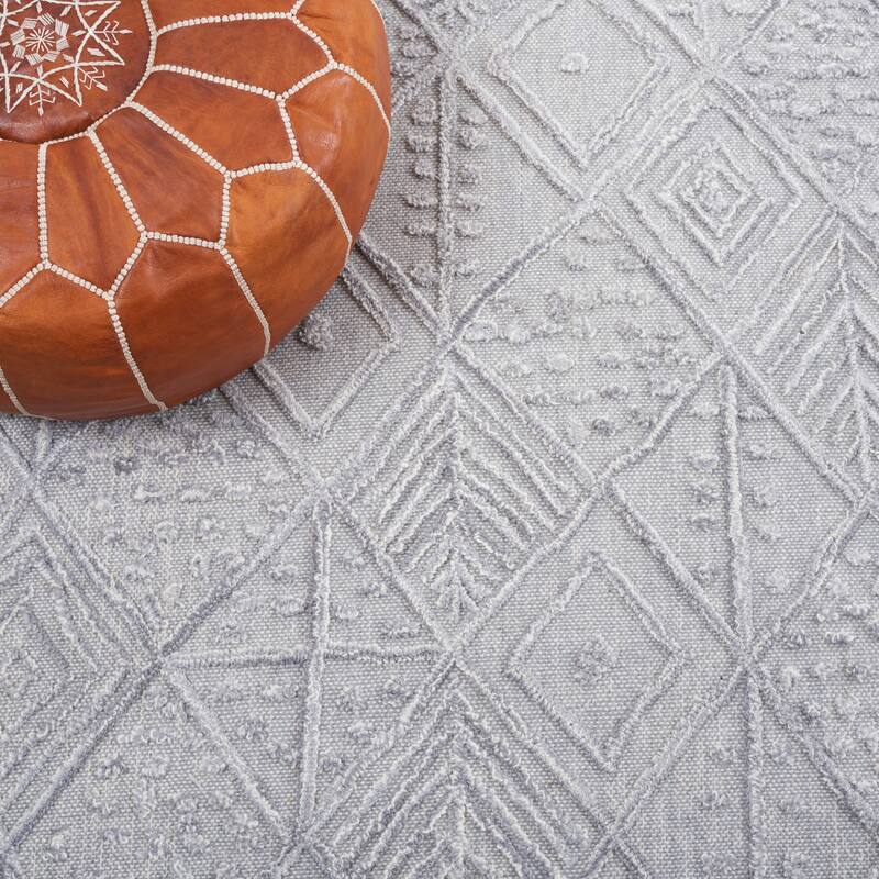 SAFAVIEH Handmade Textual Stephany Wool Rug