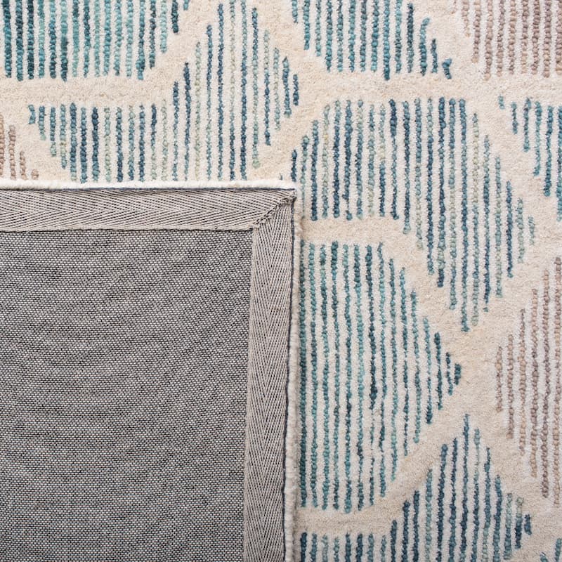 SAFAVIEH Handmade Precious Yamilet Wool Rug