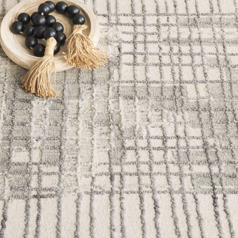 SAFAVIEH Handmade Abstract Martie Contemporary Wool Rug