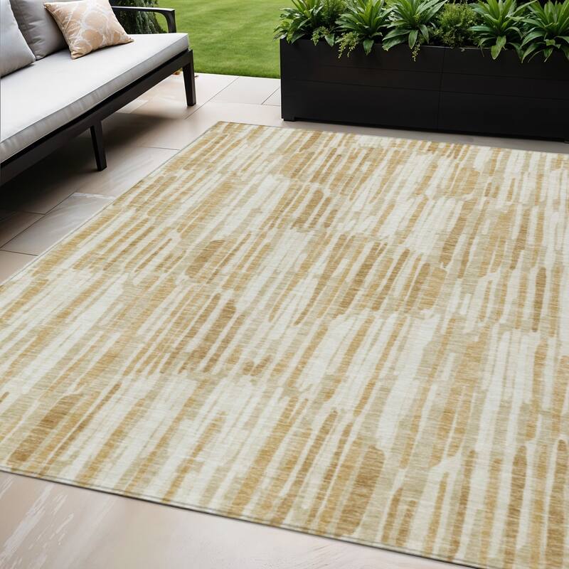 HomeRoots Abstract Transitional Rectangle Outdoor Rug - 5' X 8'