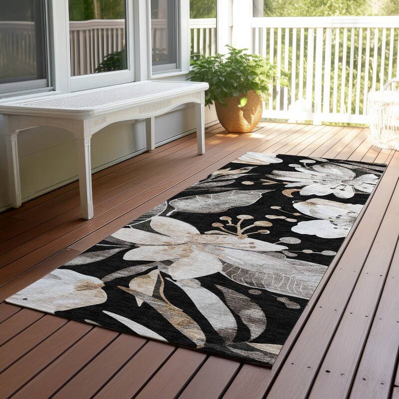 Machine Washable Indoor/ Outdoor Floral Chantille Rug - Black - 2'3" x 7'6"