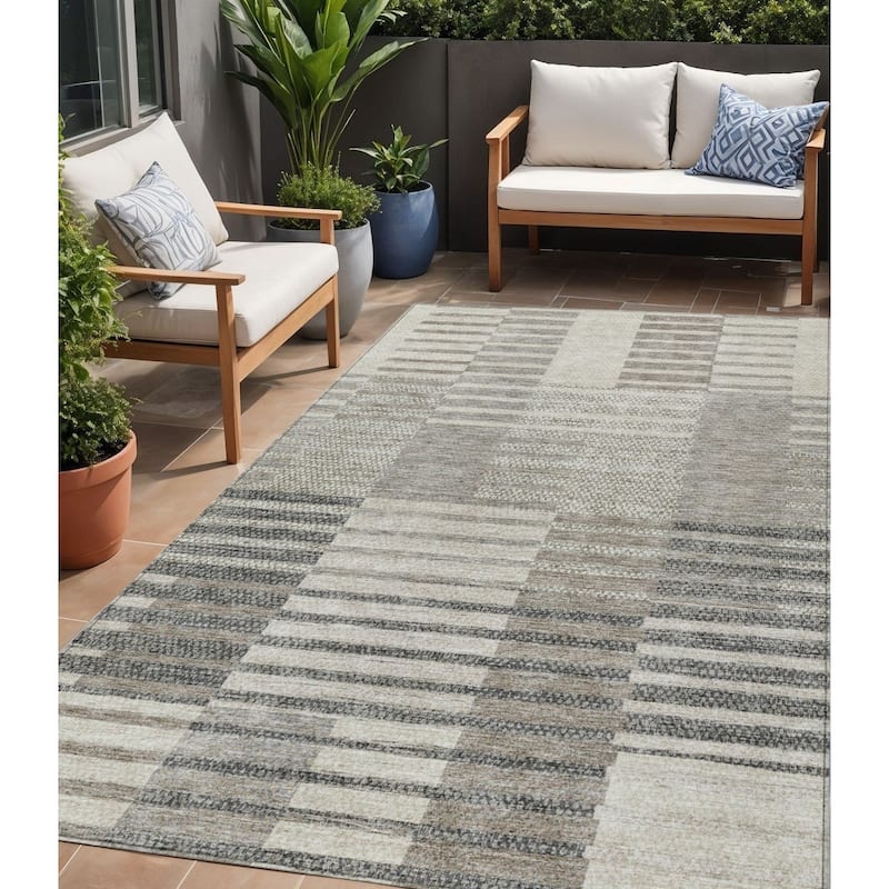 HomeRoots Striped Modern Rectangle Outdoor Rug - 5' X 8'