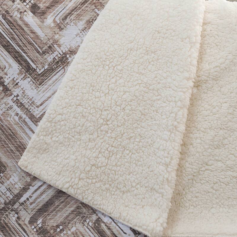 Premium Machine Washable Modern Chevron Sherpa Throw Blanket
