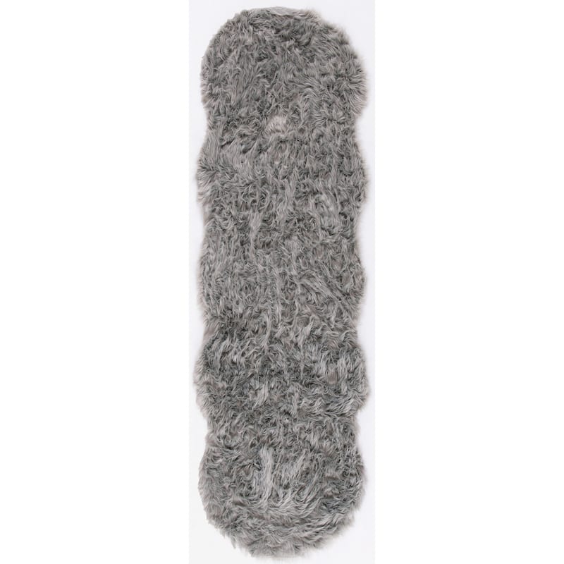 SAFAVIEH, Faux Sheep Idith Shona 2.4-inch Thick Rug