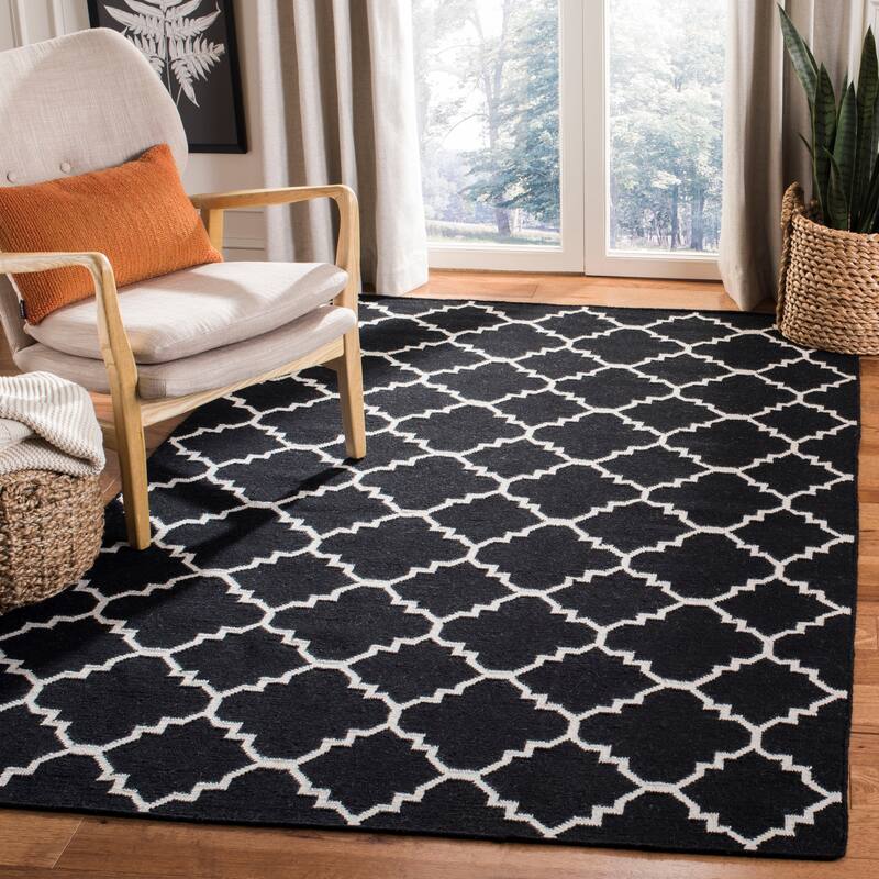 SAFAVIEH Handmade Flatweave Dhurries Taalke Modern Wool Rug - 5' x 8' - Black/Ivory