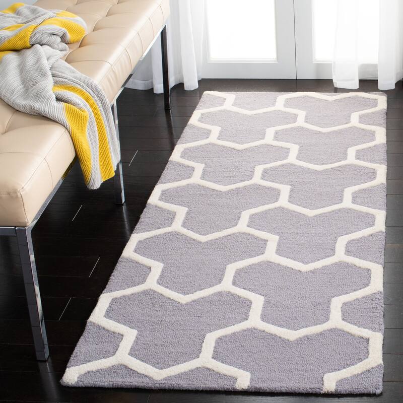 SAFAVIEH Handmade Cambridge Nevila Modern Moroccan Wool Rug - 2'6" x 6' Runner - Silver/Ivory