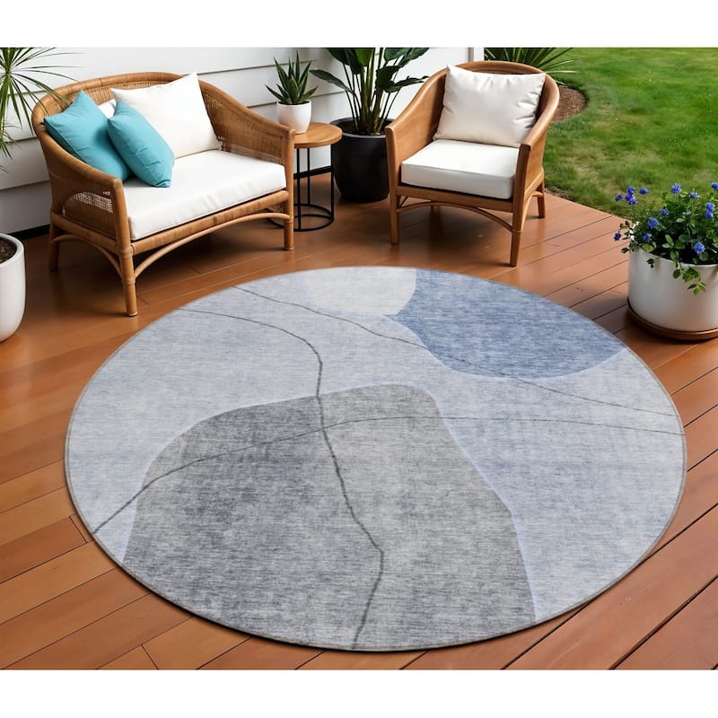 HomeRoots Abstract Transitional Rectangle Outdoor Rug - 8' Round