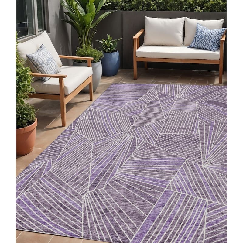 HomeRoots Geometric Transitional Rectangle Outdoor Rug - 5' X 8'