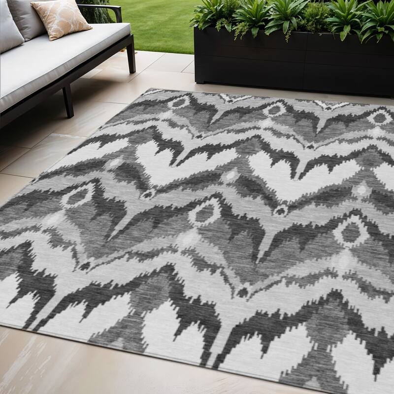 HomeRoots Ikat Transitional Rectangle Outdoor Rug - 5' X 8'