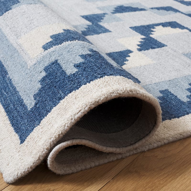SAFAVIEH Handmade Kenya Ailbhe Wool Rug