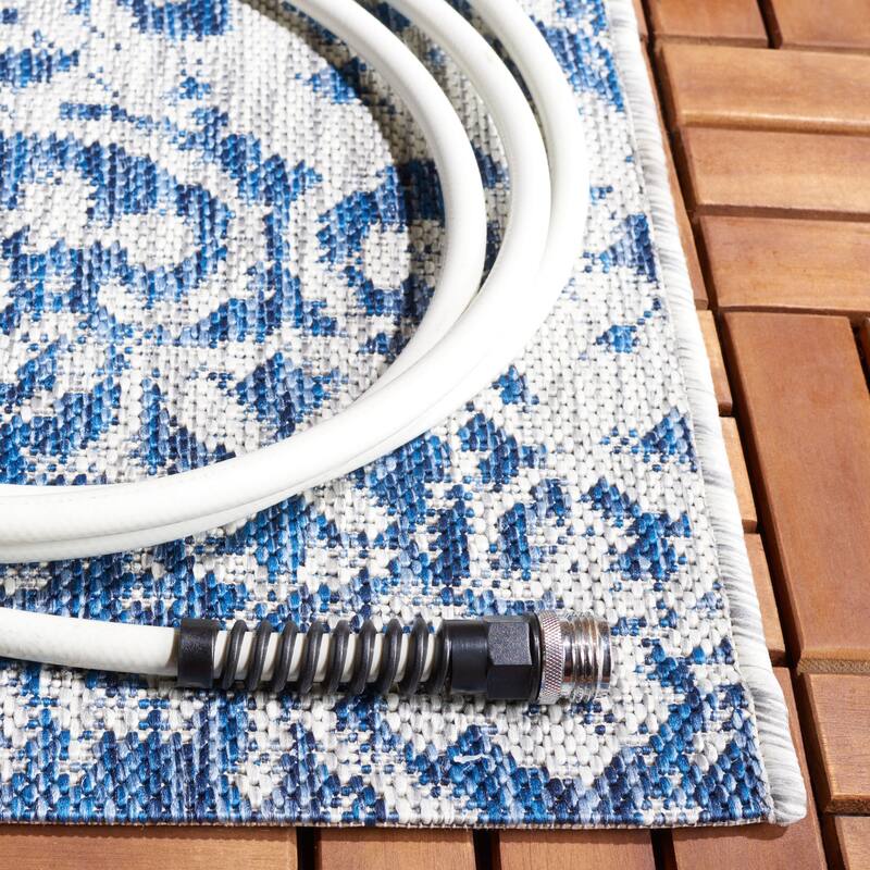 SAFAVIEH Courtyard Wenda Transitional Rug
