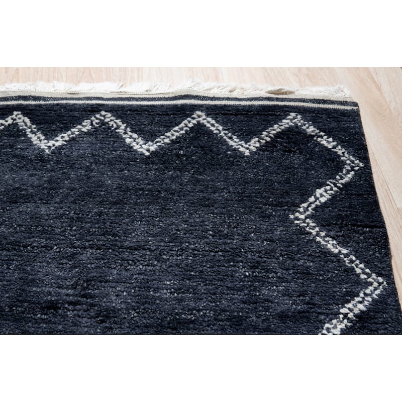 Charcoal Moroccan Contemporary Berber Moroccan Area Rug, Stylish and Durable Rug for Enhancing the Comfort and Aesthet
