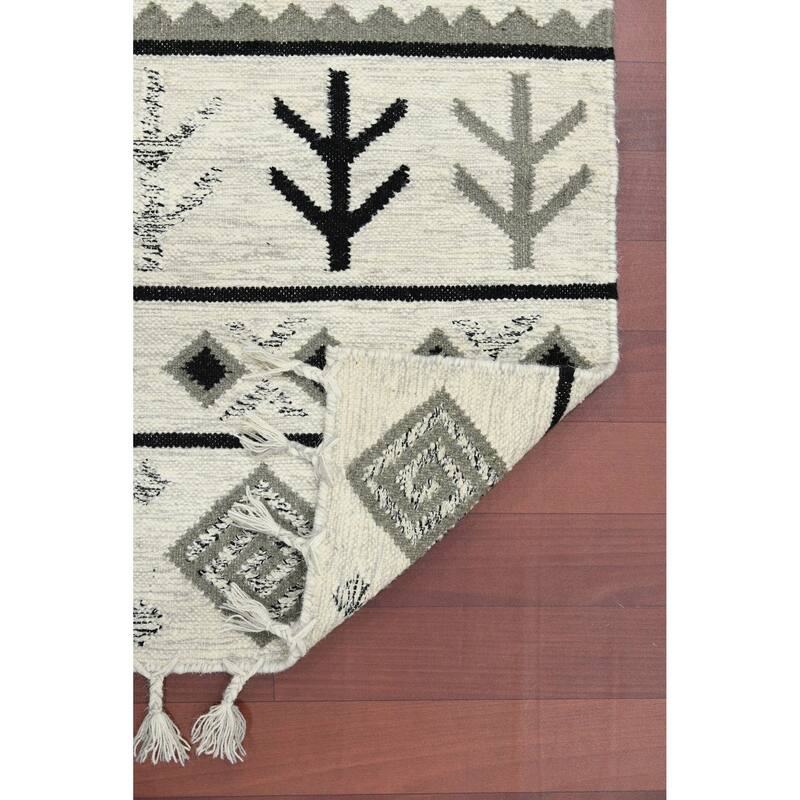 The Curated Nomad Southwestern Ivory/Gray Flatweave Area Rug