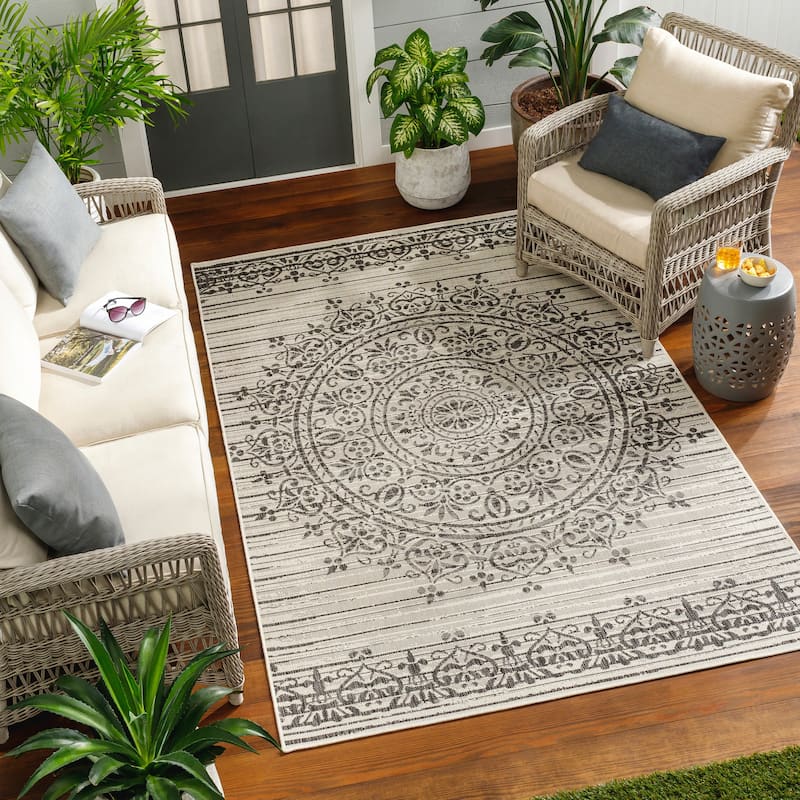 Livabliss Ravello Transitional Medallion Indoor/ Outdoor Area Rug - 5'3" x 7' - Charcoal