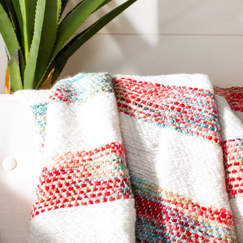 SAFAVIEH Hillevi 50" x 70" Throw