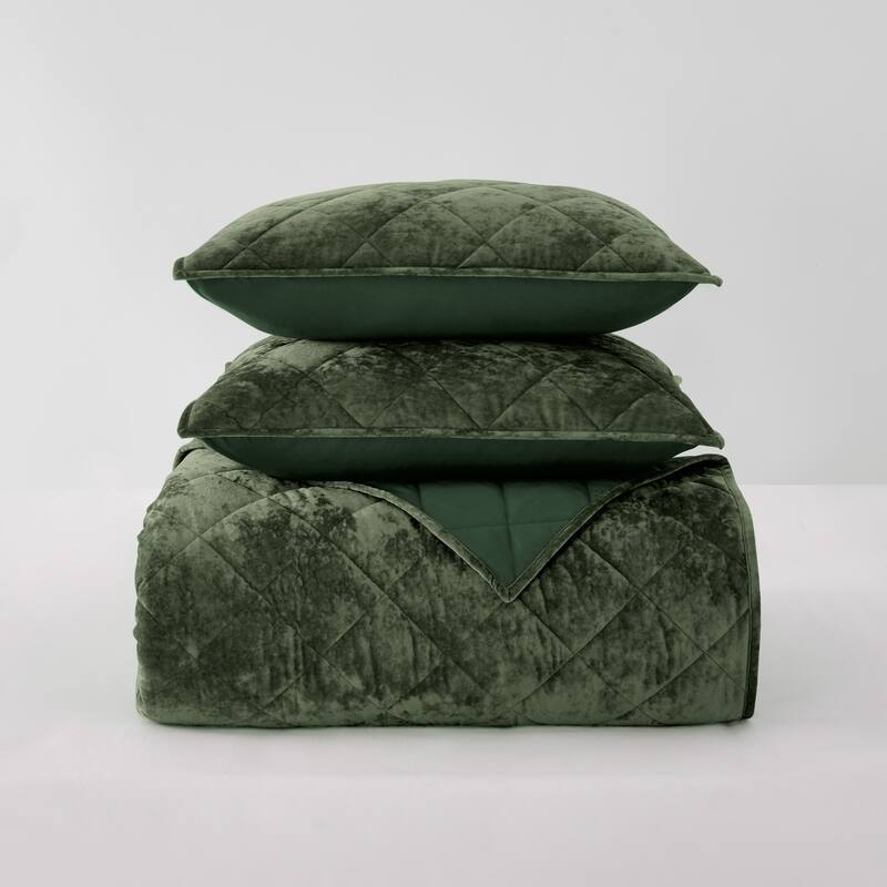 Wonderful Diamond Velvet 3 Piece Quilt Set