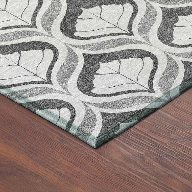 Machine Washable Indoor/ Outdoor Modern Trellis Chantille Rug