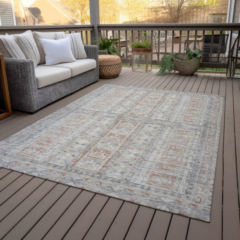 Machine Washable Indoor/Outdoor Global Traditional Chantille Rug