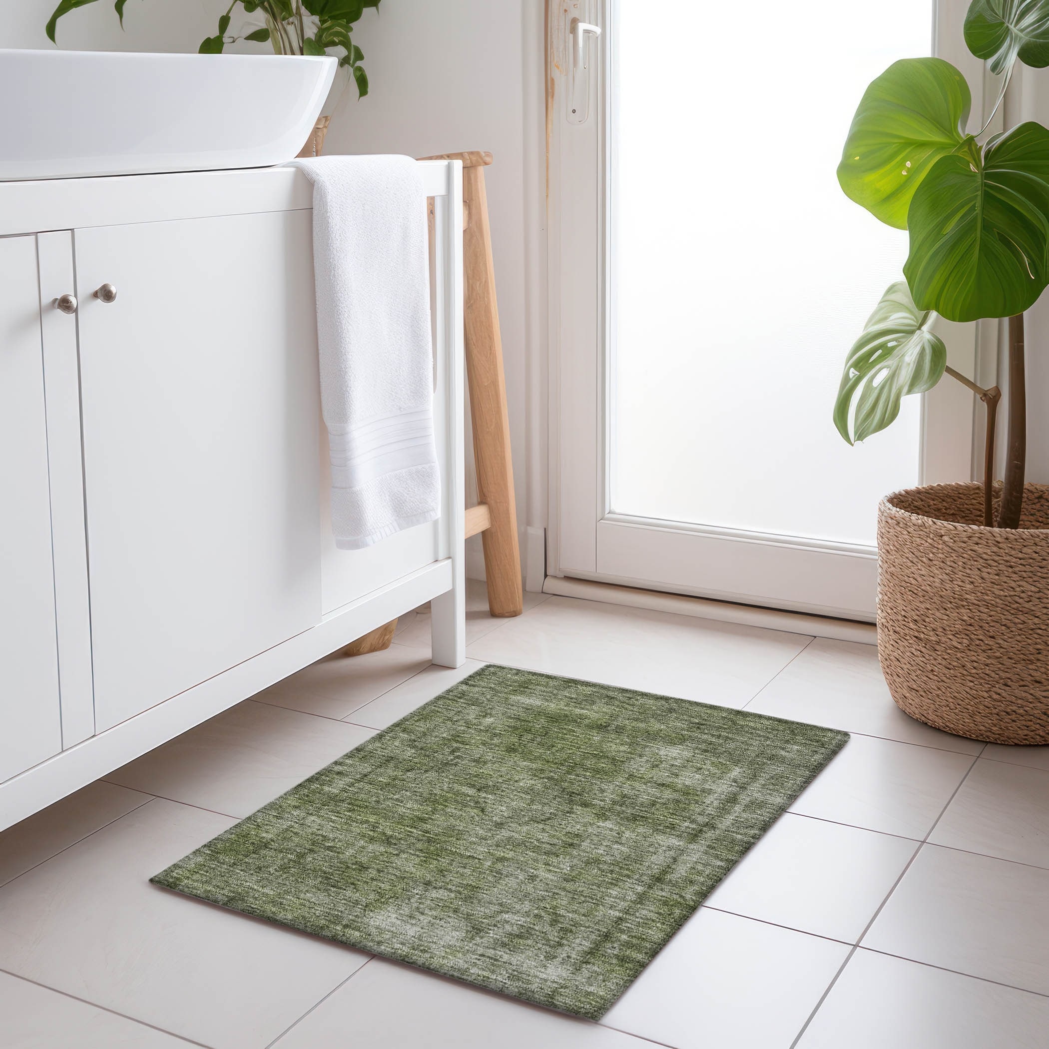 Machine Washable Indoor/ Outdoor Traditional Distressed Chantille Rug