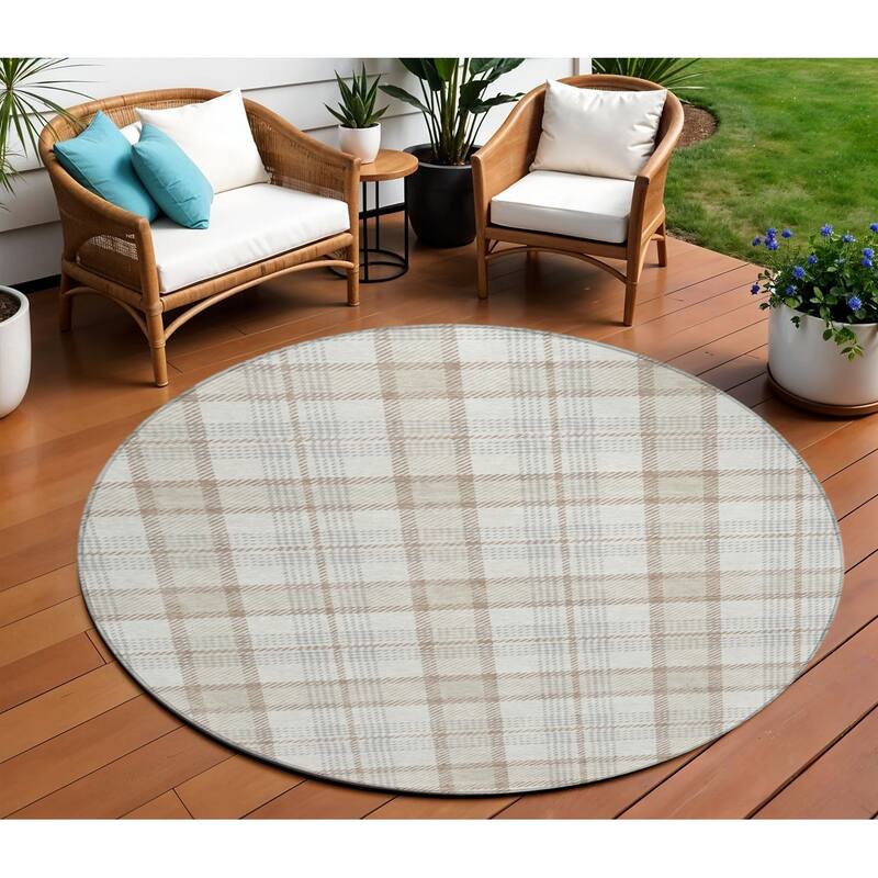 HomeRoots Plaid Transitional Rectangle Outdoor Rug - 8' Round