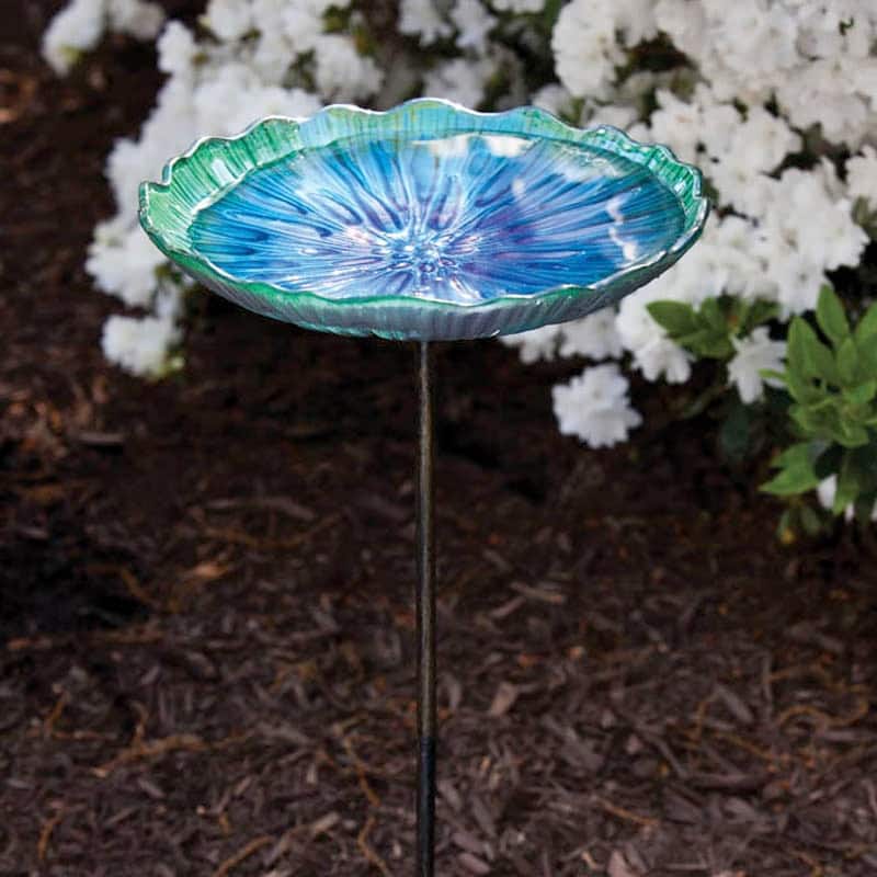 Scalloped Birdbath on Stake