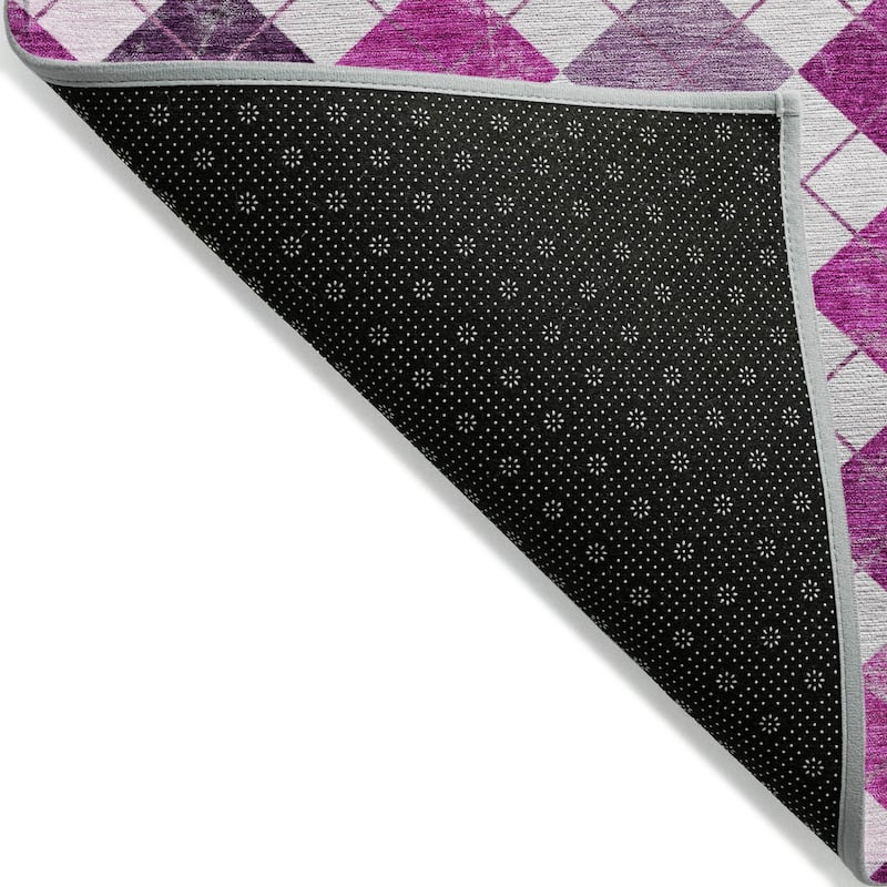 Machine Washable Indoor/ Outdoor Modern Argyle Chantille Rug