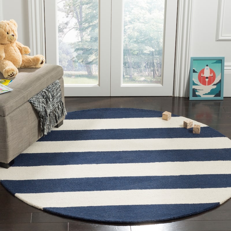 SAFAVIEH Handmade Kids Aimy Stripe Wool Rug - 5' Round - Navy/Ivory - Round