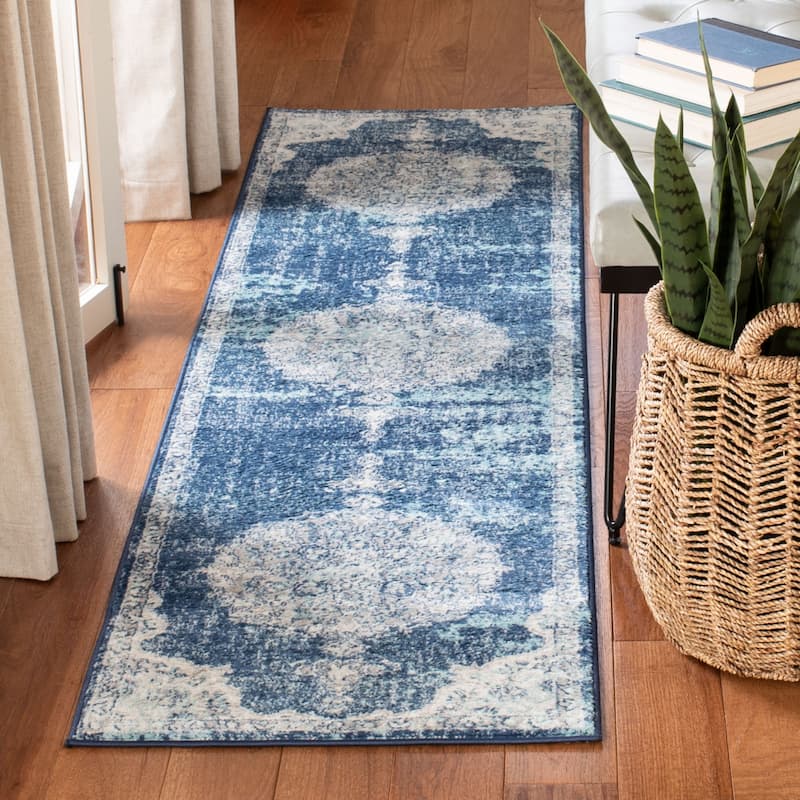 SAFAVIEH Brentwood Coralyne Traditional Oriental Rug - 2' x 10' Runner