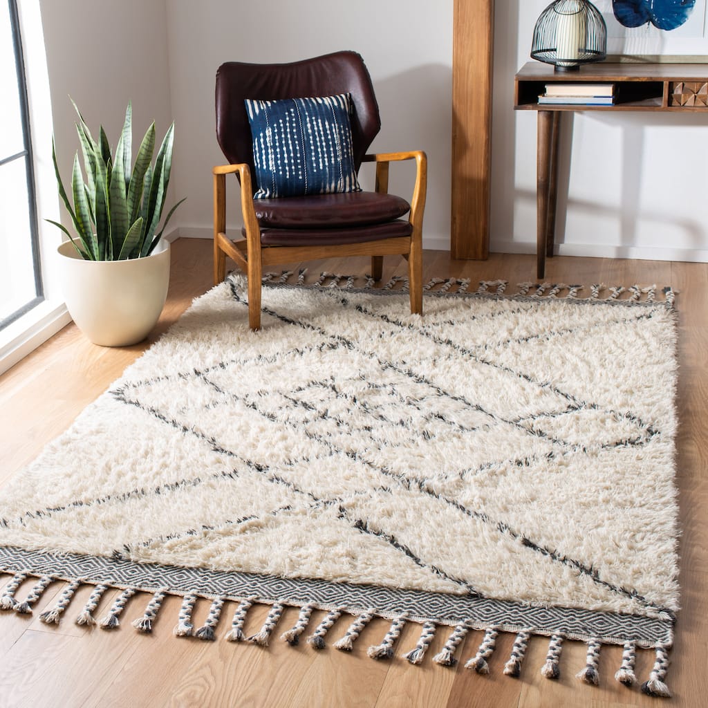 SAFAVIEH Handmade Casablanca Shag Efstathia Tribal Wool Rug