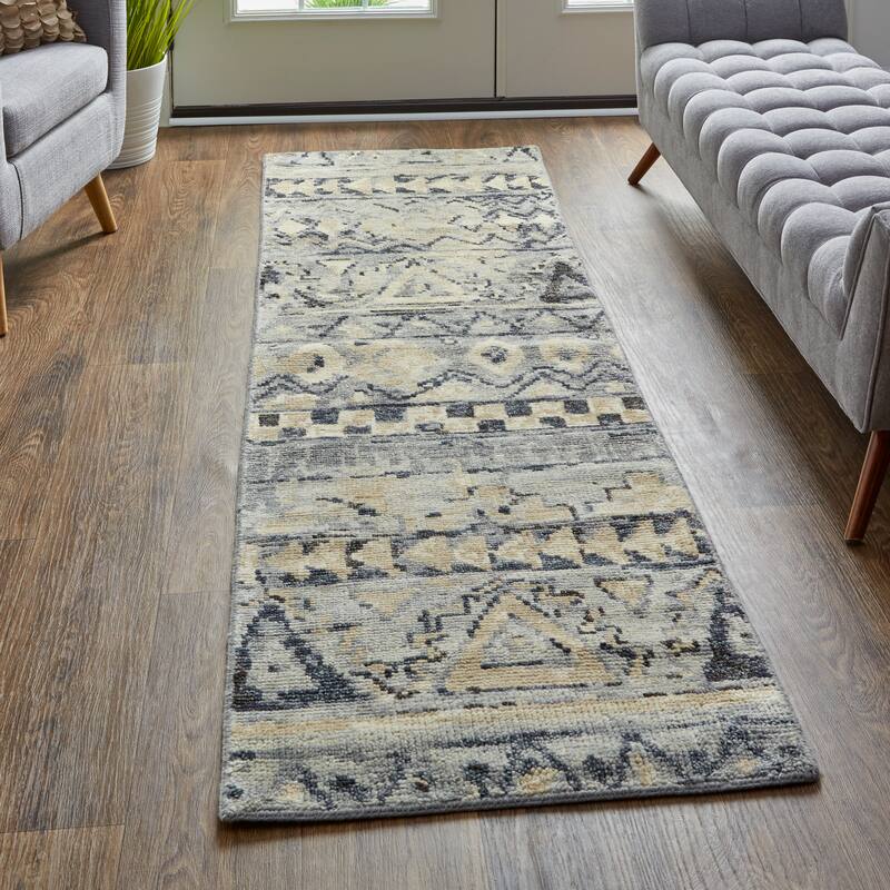 Scottsdale Luxe Hand Knot Accent Rug, Charcoal Gray/Light Beige