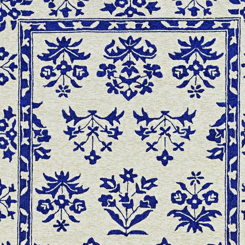 Salo Graceful Floral Weather Resistant Classic Elegance Hand-Woven Outdoor Rug - 3' x 5'