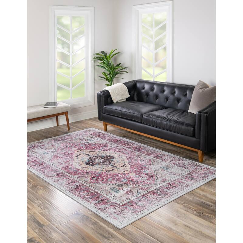 Traditional Tira Collection Area Rug
