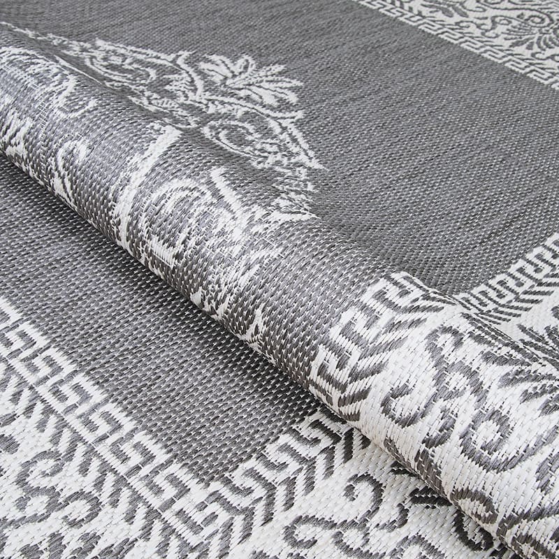 Pergola Emblem Indoor/ Outdoor Area Rug