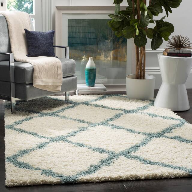 SAFAVIEH Dallas Shag Giusy Trellis 1.5-inch Thick Rug - 4' x 6' - Ivory/Light Blue
