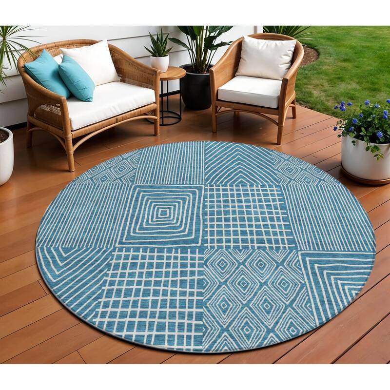 HomeRoots Geometric Transitional Rectangle Outdoor Rug - 8' Round