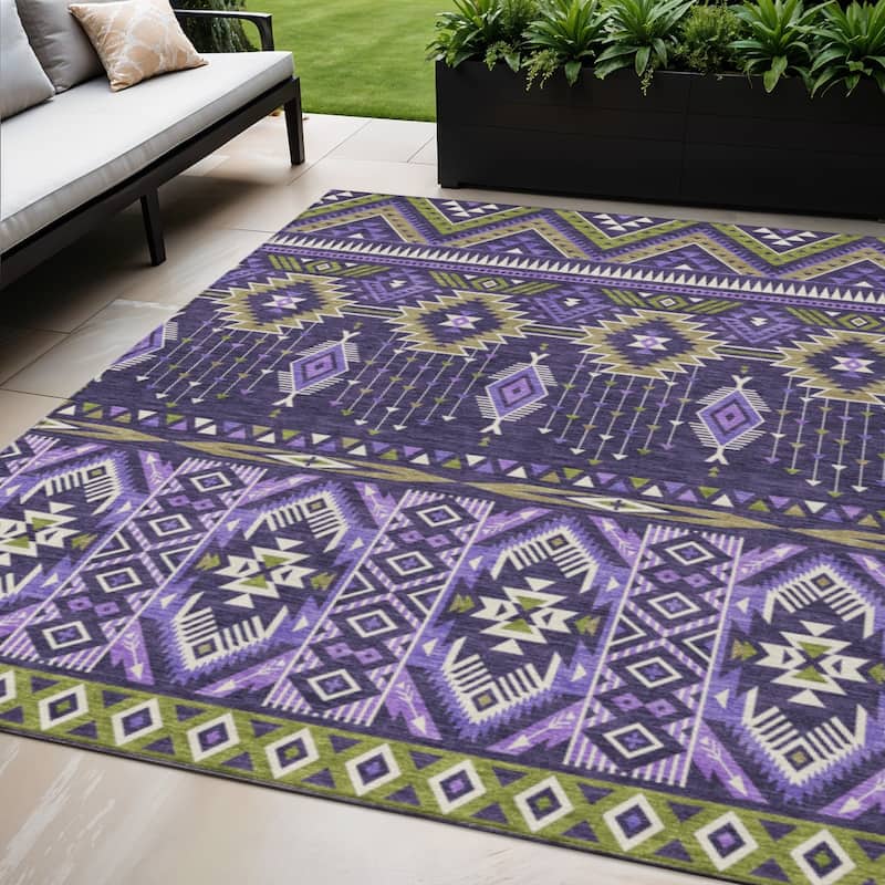 HomeRoots Aztec Transitional Rectangle Outdoor Rug - 5' X 8'