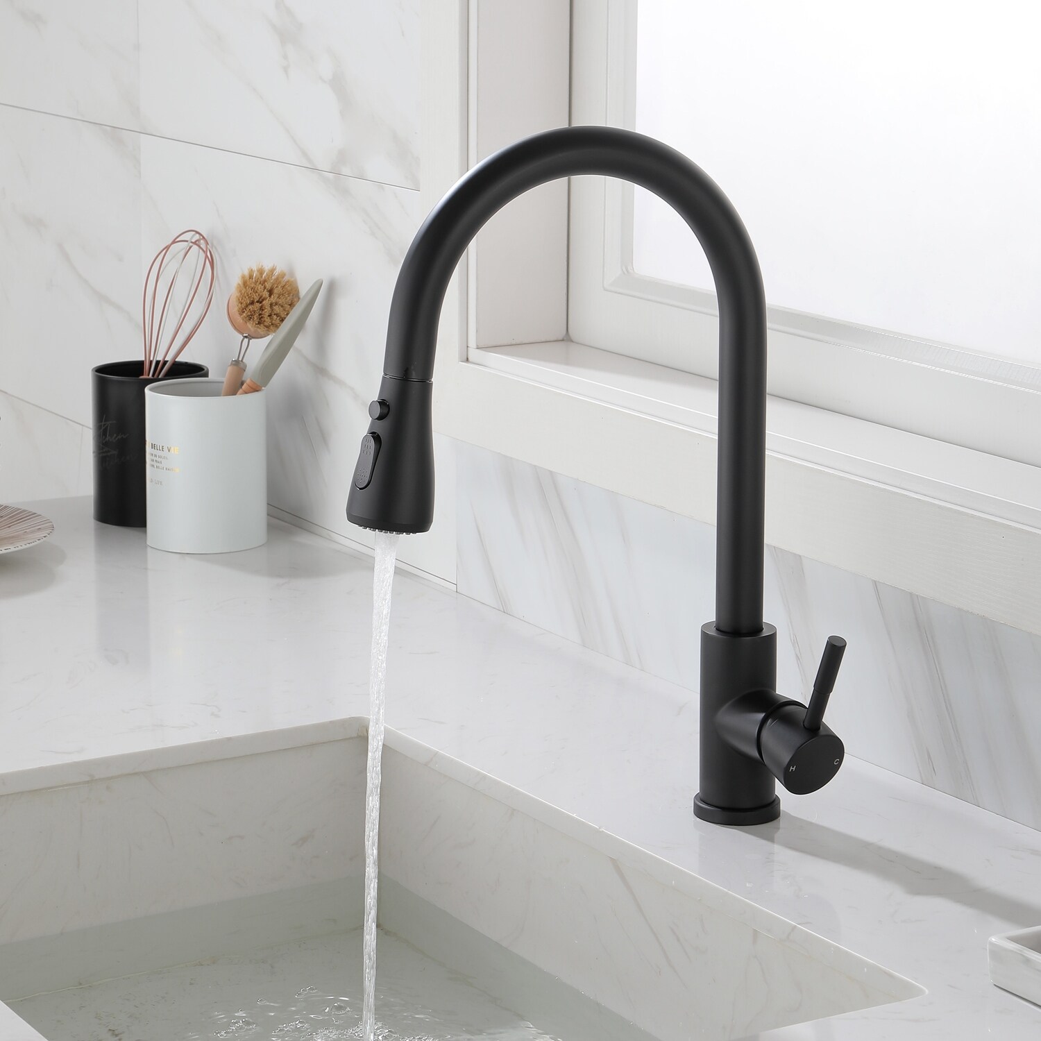 Matte black Kitchen Faucet with Pull Out Spraye
