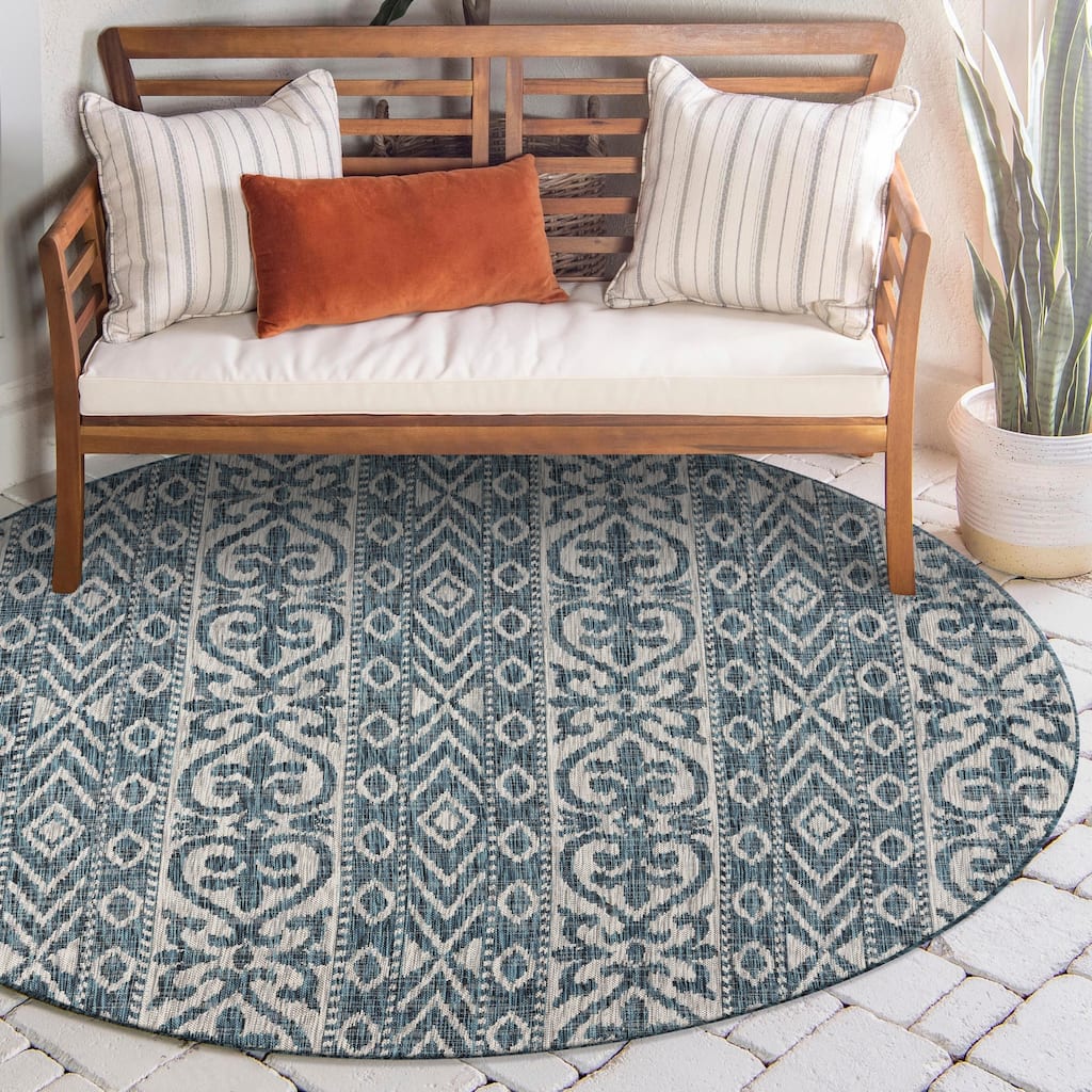 Sevita Entwined Geometric Indoor/Outdoor Accent Rug