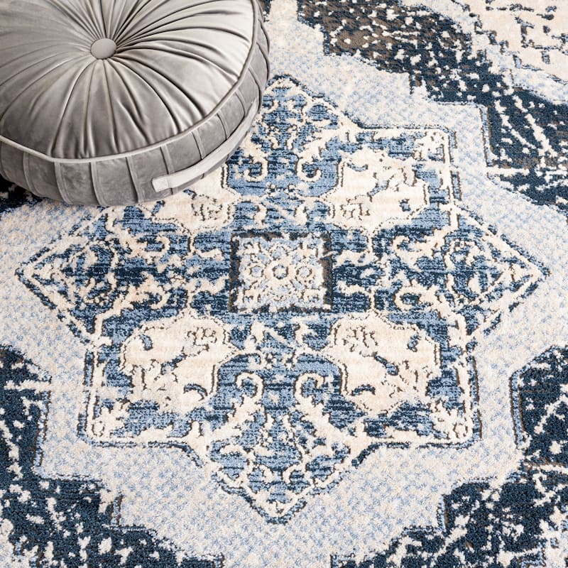 SAFAVIEH Rosewood Sueann Traditional Oriental Rug